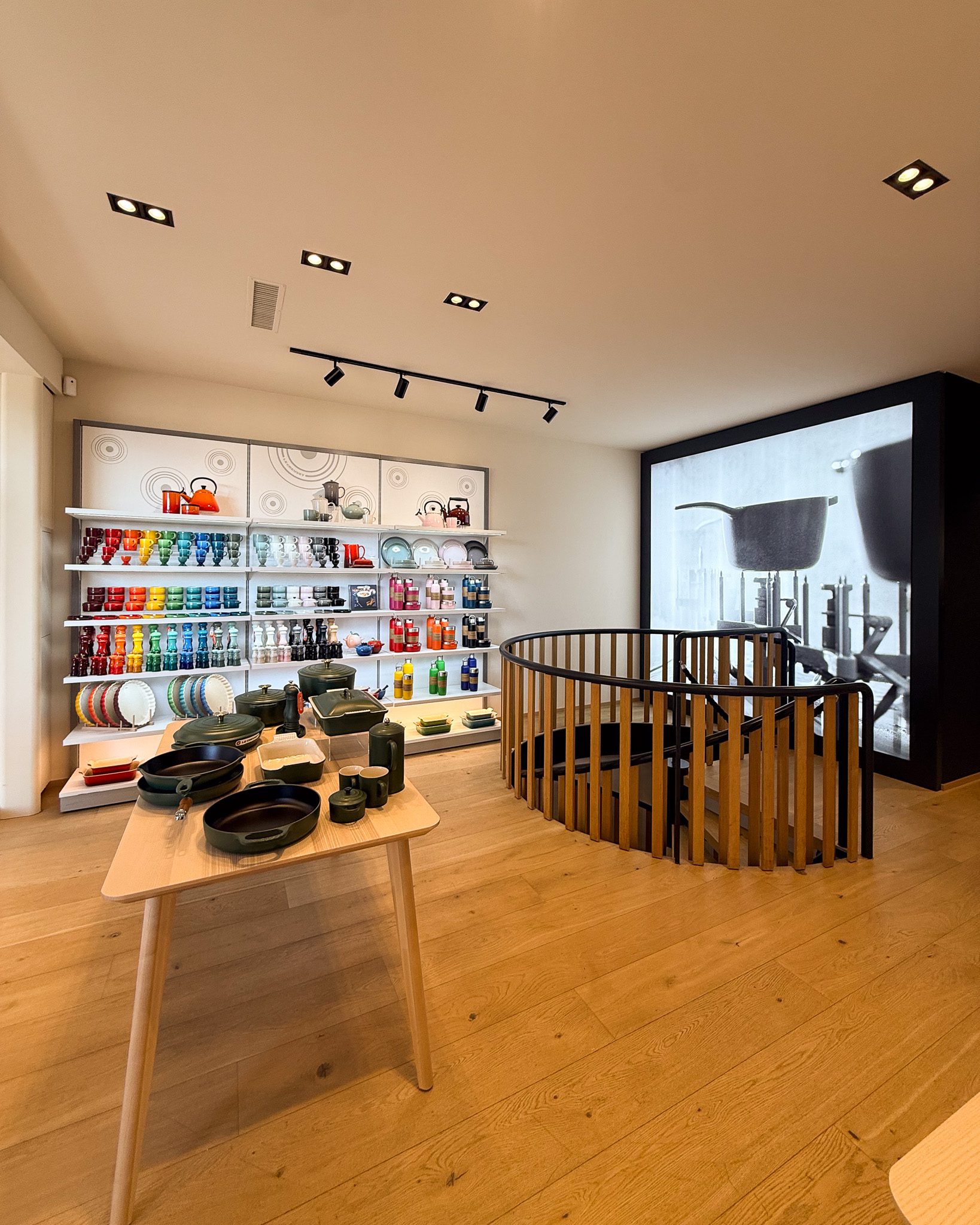 Signalétique, enseigne et impression grand format pour Le Creuset Lausanne. le creuset lausanne,Signalétique,Autocollant
