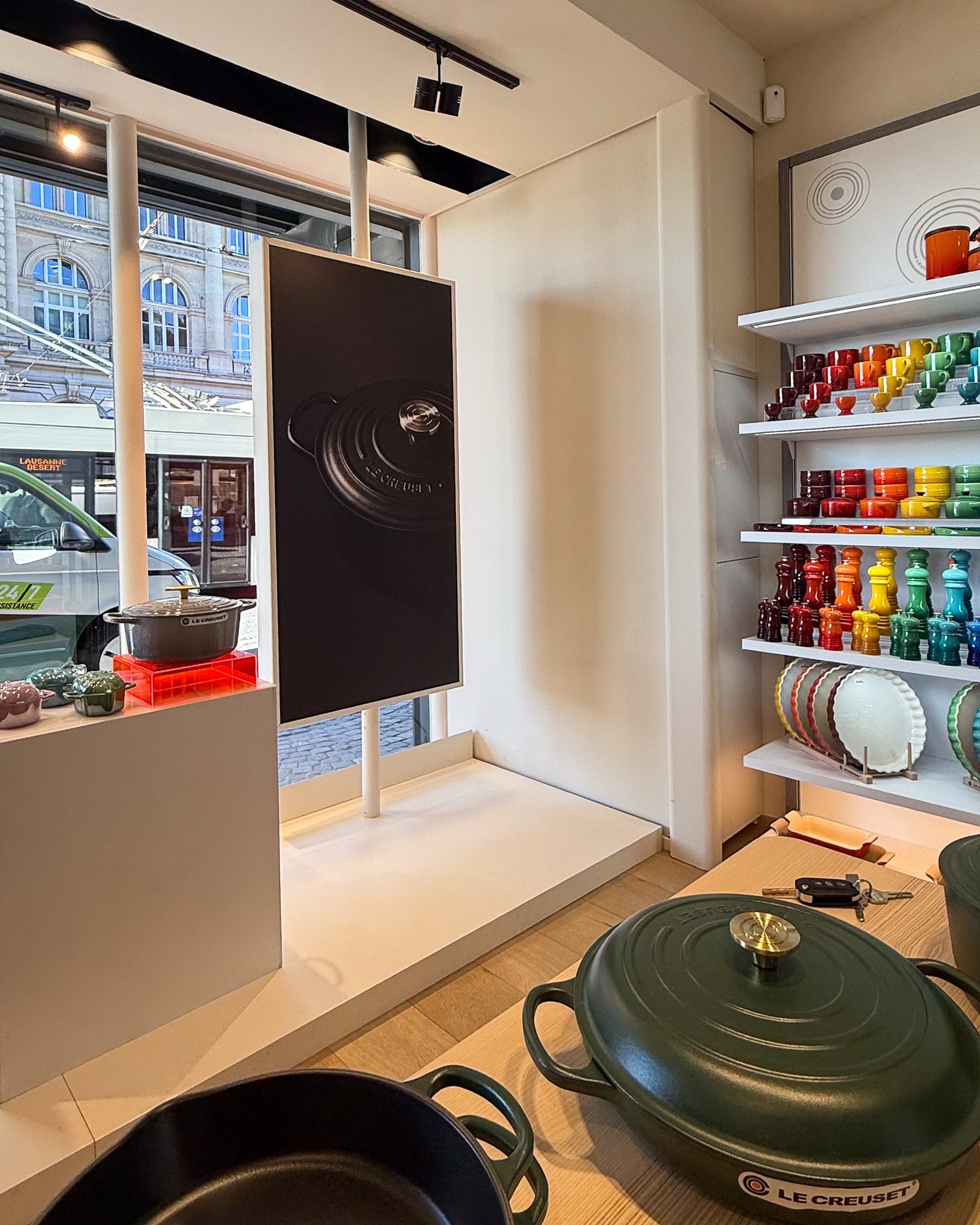 Signalétique, enseigne et impression grand format pour Le Creuset Lausanne. le creuset lausanne,Signalétique,Autocollant