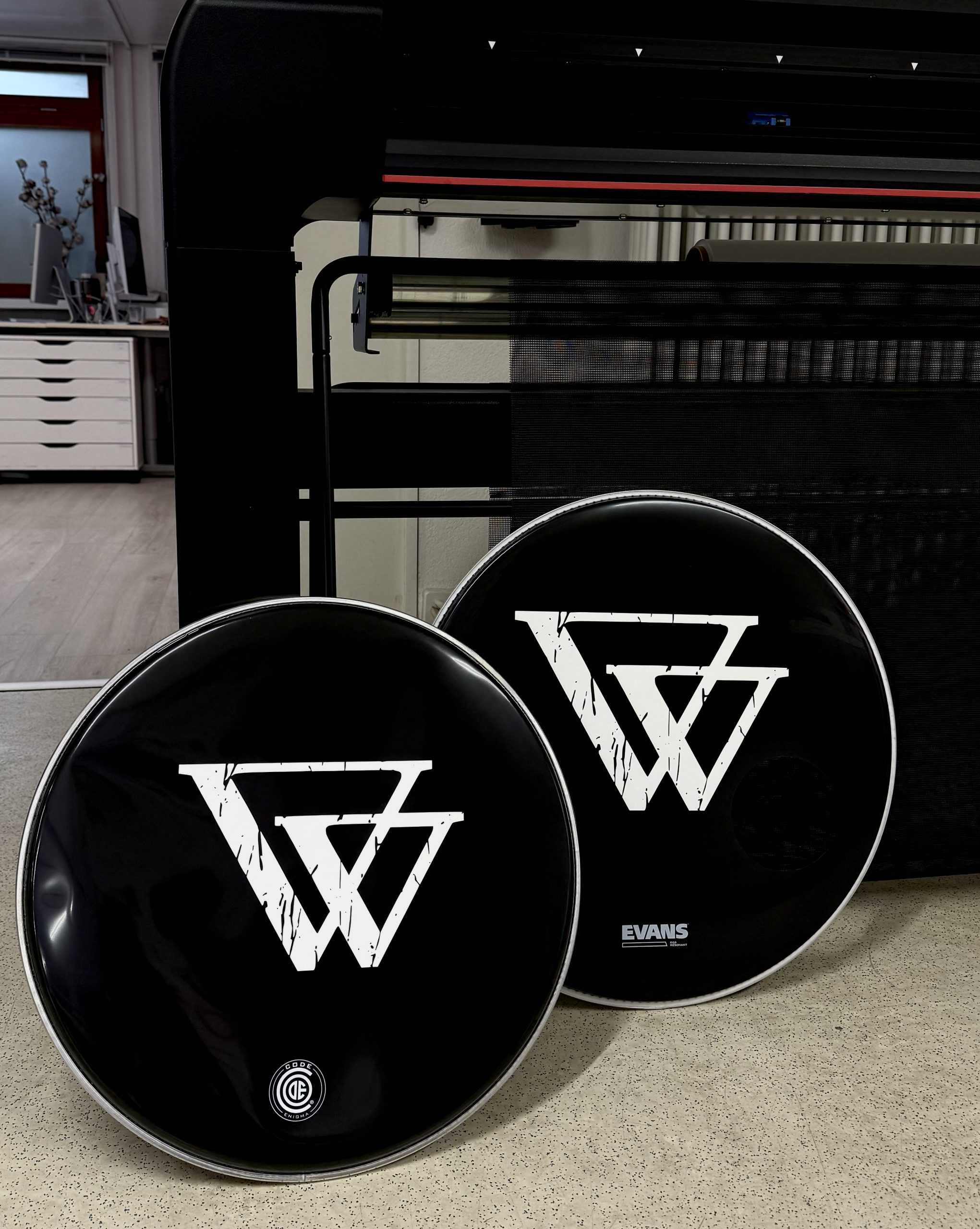 Personnalisation d’objets avec des autocollants sur mesure Lausanne,Signalétique,Autocollant,banner,darkwhispers